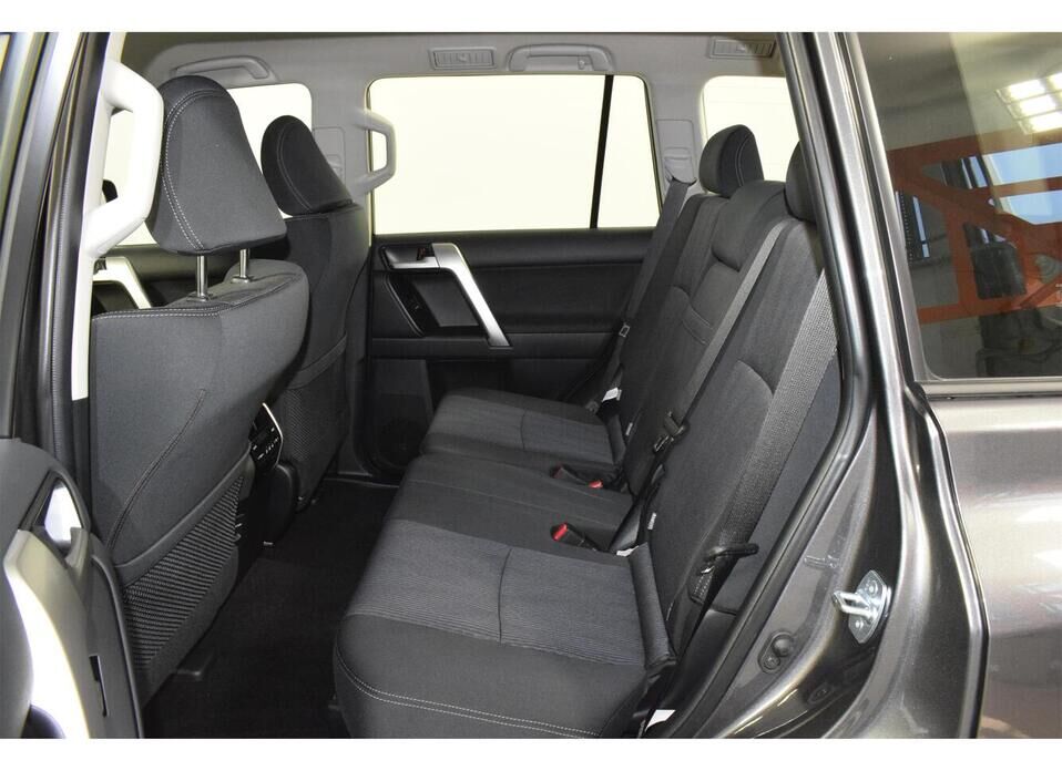 Toyota Land Cruiser Prado, 150 Series Рестайлинг 3 2.8d AT (200 л.с.) 4WD